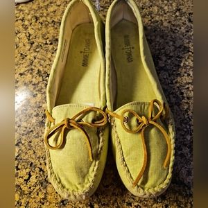 Minnetonka Size 9 Chartreuse Linen Muslin Mocassin Driving Shoes